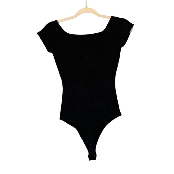 Alloy Apparel black‎ ribbed cap sleeve bodysuit with gold snap up bust. Size L - Picture 3 of 13